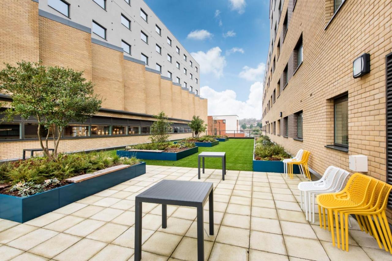 Modern Studios, Oxford - Sk Luaran gambar